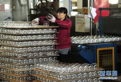河北河间 工艺玻璃远销海外市场，玻璃制品彰显中国匠心